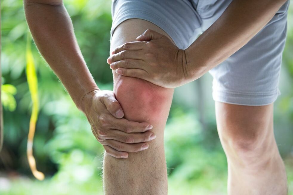 Bolečina v sklepih je najbolj opazna manifestacija artroze in artritisa. 